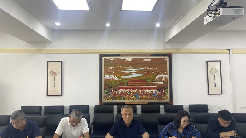 在选择成人高考辅导班时，可以从以下几个方面来参考价格：